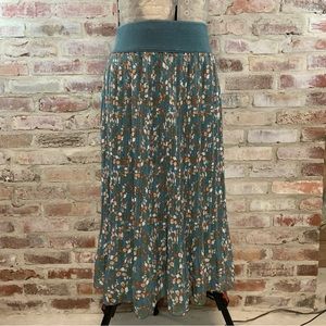 Green Pleated flowing mid calf skirt small